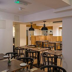 Pelican London Hotel and Residence