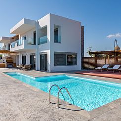 Vakantiehuis Villa Pounentis auf einem Hügel in Lachania