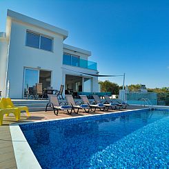Vakantiehuis Private Villa mit 4 Schlafzimmern, Pool und Mee