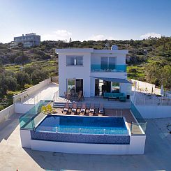 Vakantiehuis Private Villa mit 4 Schlafzimmern, Pool und Mee