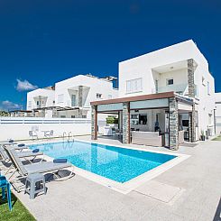 Vakantiehuis Moderne 4-Schlafzimmer-Villa im Zentrum von Pro