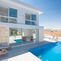 Vakantiehuis 4-Schlafzimmer-Villa mit Pool im Zentrum von Pr