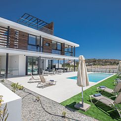 Vakantiehuis Geräumige Villa mit großem Garten und Pool