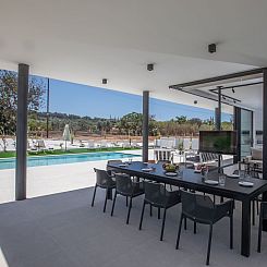 Vakantiehuis Geräumige Villa mit großem Garten und Pool