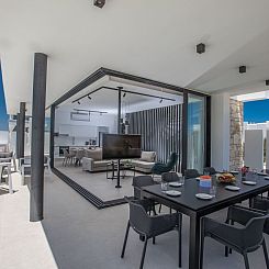Vakantiehuis Geräumige Villa mit großem Garten und Pool