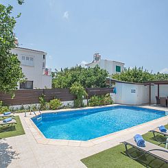 Vakantiehuis Geräumige Villa mit 3 Schlafzimmern und Pool i