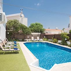 Vakantiehuis Geräumige Villa mit 3 Schlafzimmern und Pool i