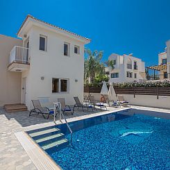Vakantiehuis Moderne Ferienvilla PV5 mit großem Garten