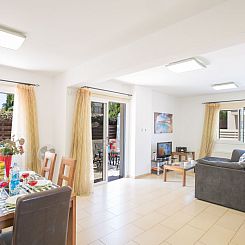 Vakantiehuis Moderne Ferienvilla PV5 mit großem Garten