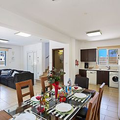 Vakantiehuis Moderne Ferienvilla PV5 mit großem Garten