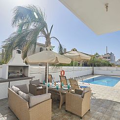 Vakantiehuis Villa Pearl PE17 in Paralimni mit privatem Park