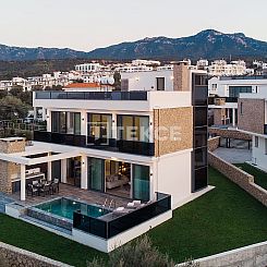 Geschakelde woning in Karaağaç