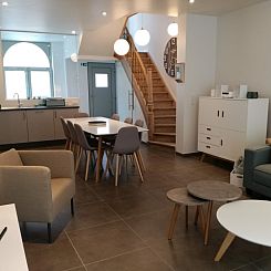 THE FRONT DOOR N°12