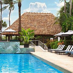 Kimpton Surfcomber Hotel, an IHG Hotel