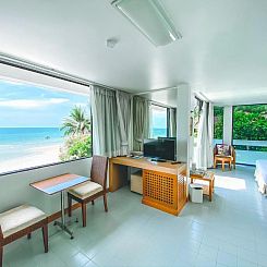 Nern Chalet Beachfront Hotel