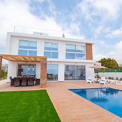 Vakantiehuis Luxuriöse Villa mit 4 Schlafzimmern, privatem 