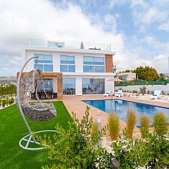 Vakantiehuis Luxuriöse Villa mit 4 Schlafzimmern, privatem 