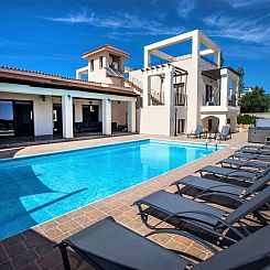 Vakantiehuis Villa mit Blick auf die Berge und Whirlpool