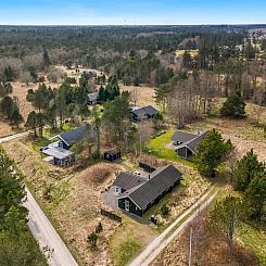 Vakantiehuis "Botwith" - 2.8km from the sea