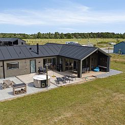 Vakantiehuis "Henke" - 475m from the sea