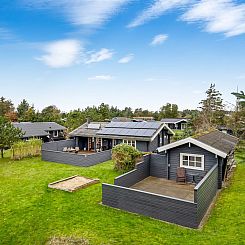Vakantiehuis "Tammo" - 1.1km from the sea