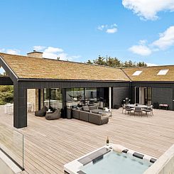 Vakantiehuis "Ilja" - 800m from the sea