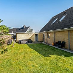 Vakantiehuis "Aku" - 700m from the sea