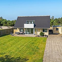 Vakantiehuis "Aku" - 700m from the sea