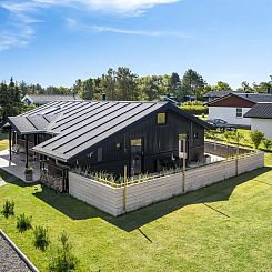 Vakantiehuis "Verner" - 990m from the sea