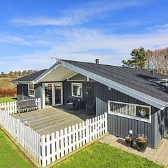 Vakantiehuis "Fridhild" - 875m from the sea