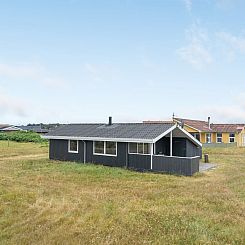 Vakantiehuis "Svea" - 400m from the sea