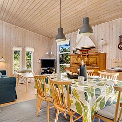 Vakantiehuis "Eroll" - 1.8km from the sea