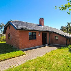 Vakantiehuis "Asmir" - 1.1km from the sea