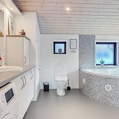 Vakantiehuis "Sirpa" - 1km from the sea