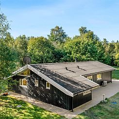 Vakantiehuis "Barne" - 4km from the sea