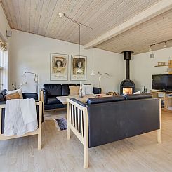 Vakantiehuis "Hwelp" - 200m from the sea