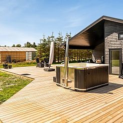 Vakantiehuis "Mads" - 700m from the sea