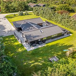 Vakantiehuis "Ema" - 1.9km from the sea
