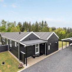 Vakantiehuis "Artur" - 1.5km from the sea