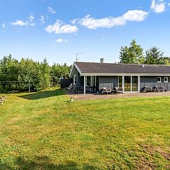Vakantiehuis "Fredsine" - 900m from the sea