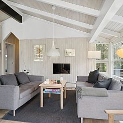 Vakantiehuis "Nafne" - 500m from the sea