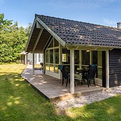 Vakantiehuis "Elita" - 1.7km from the sea