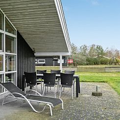 Vakantiehuis "Elni" - 900m from the sea