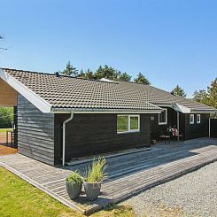 Vakantiehuis "Hampus" - 500m from the sea