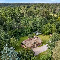 Vakantiehuis "Hilaria" - 2.1km from the sea