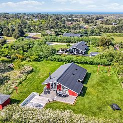 Vakantiehuis "Menka" - 1.3km from the sea