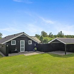 Vakantiehuis "Harmen" - 1.1km from the sea