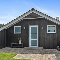 Vakantiehuis "Harmen" - 1.1km from the sea