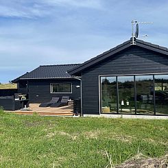 Vakantiehuis "Hinda" - 1.2km from the sea