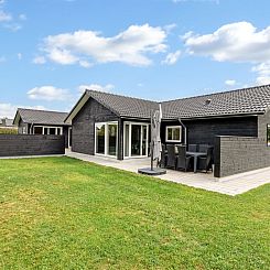 Vakantiehuis "Frederikke" - 990m from the sea